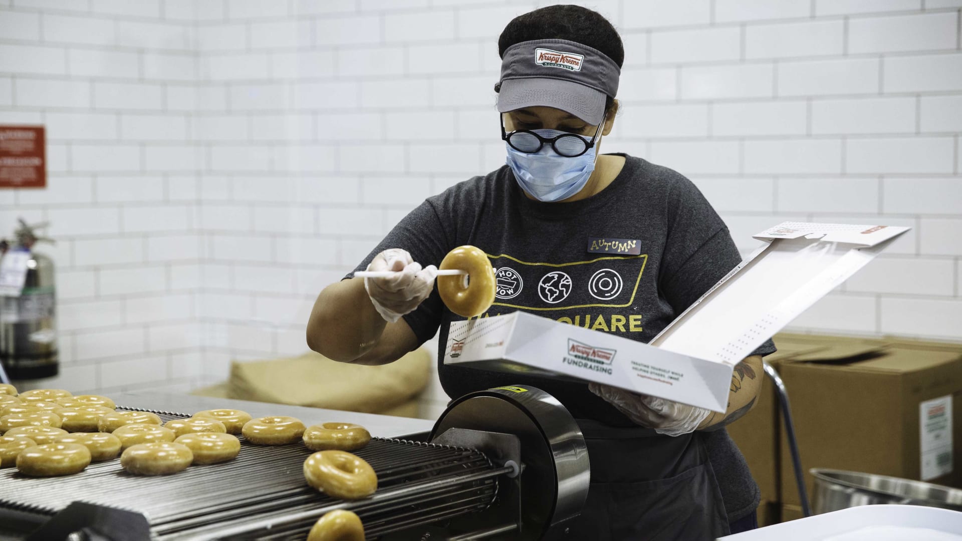 Krispy Kreme Gives Free Doughnuts All Year to Anyone Who's Had a Vaccine. Here's Why That's Smart