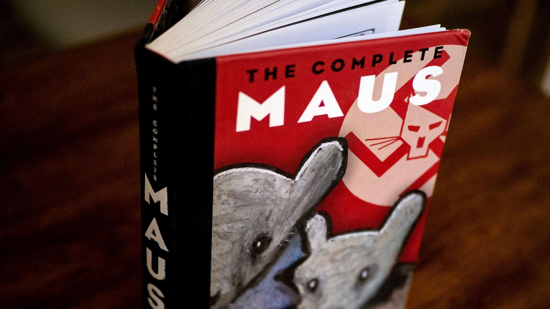 Small-Business Owner Offers to Send Free Copies of Banned Holocaust Comic 'Maus' to Students