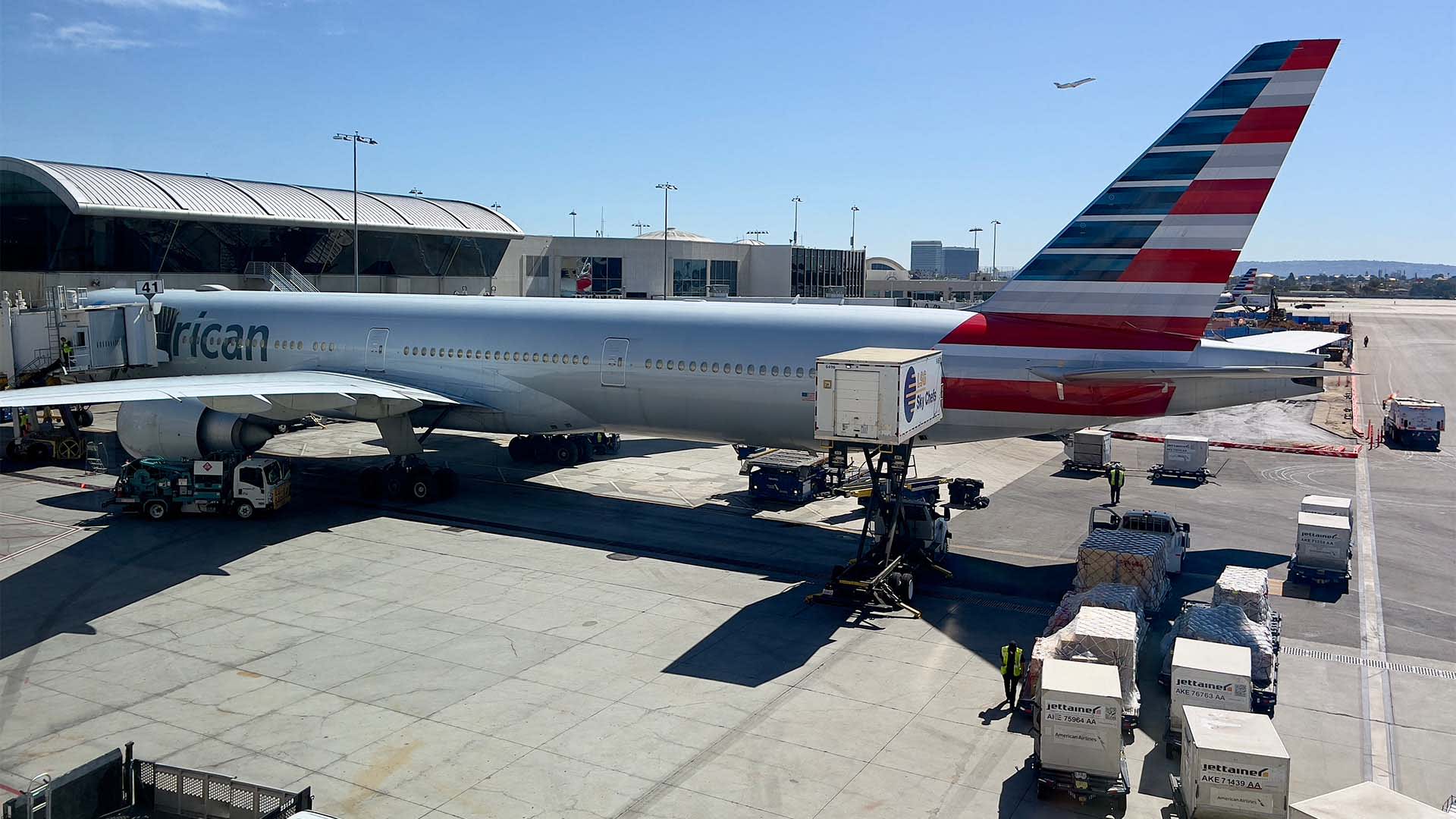 American Airlines: We're Making Money, but We Can't Find Enough of These 5 Things