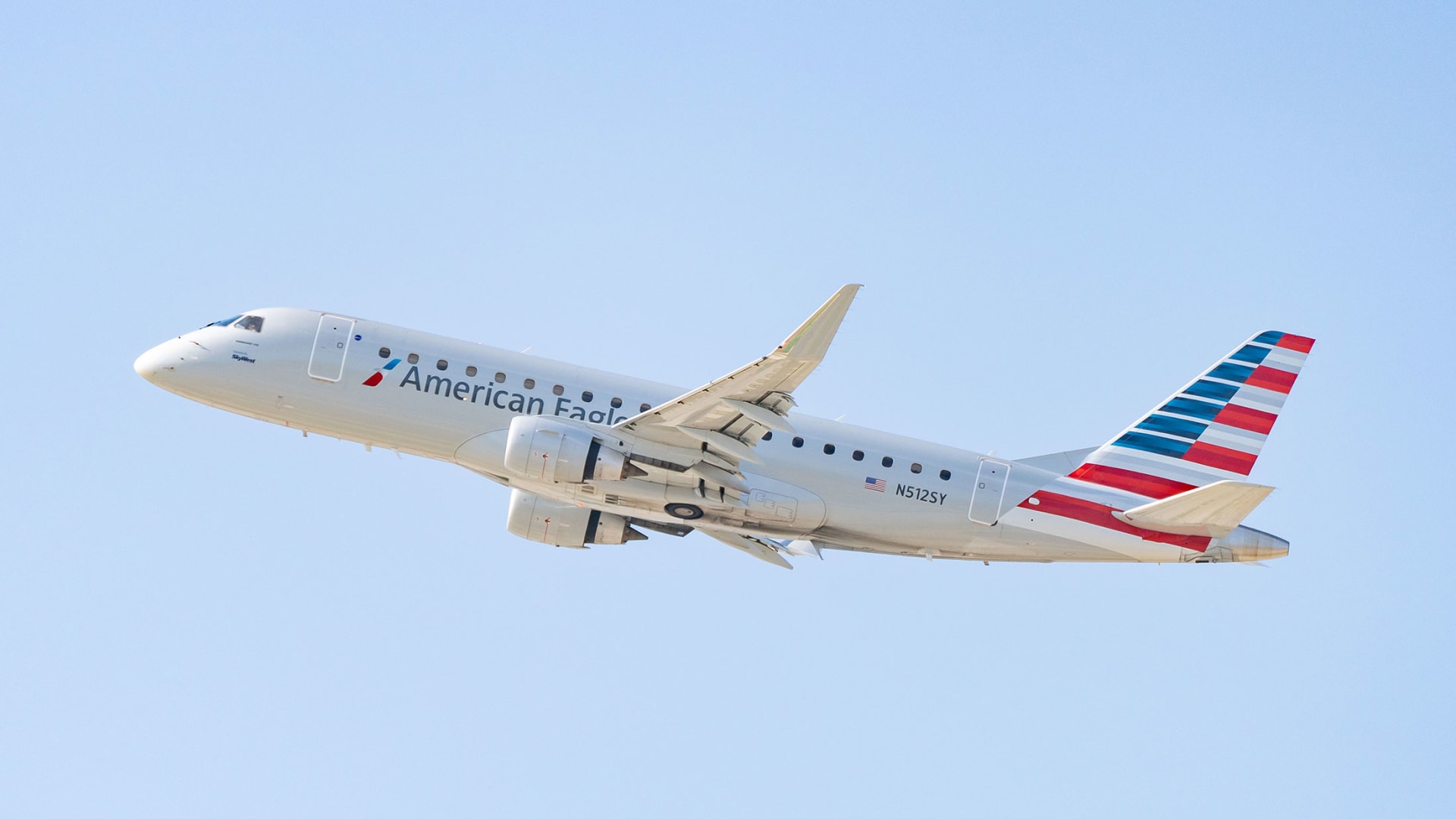 I Flew American Airlines for the First Time in 15 Years and It Didn't Go Well. The Pilot's 2-Word Response Was Brilliant