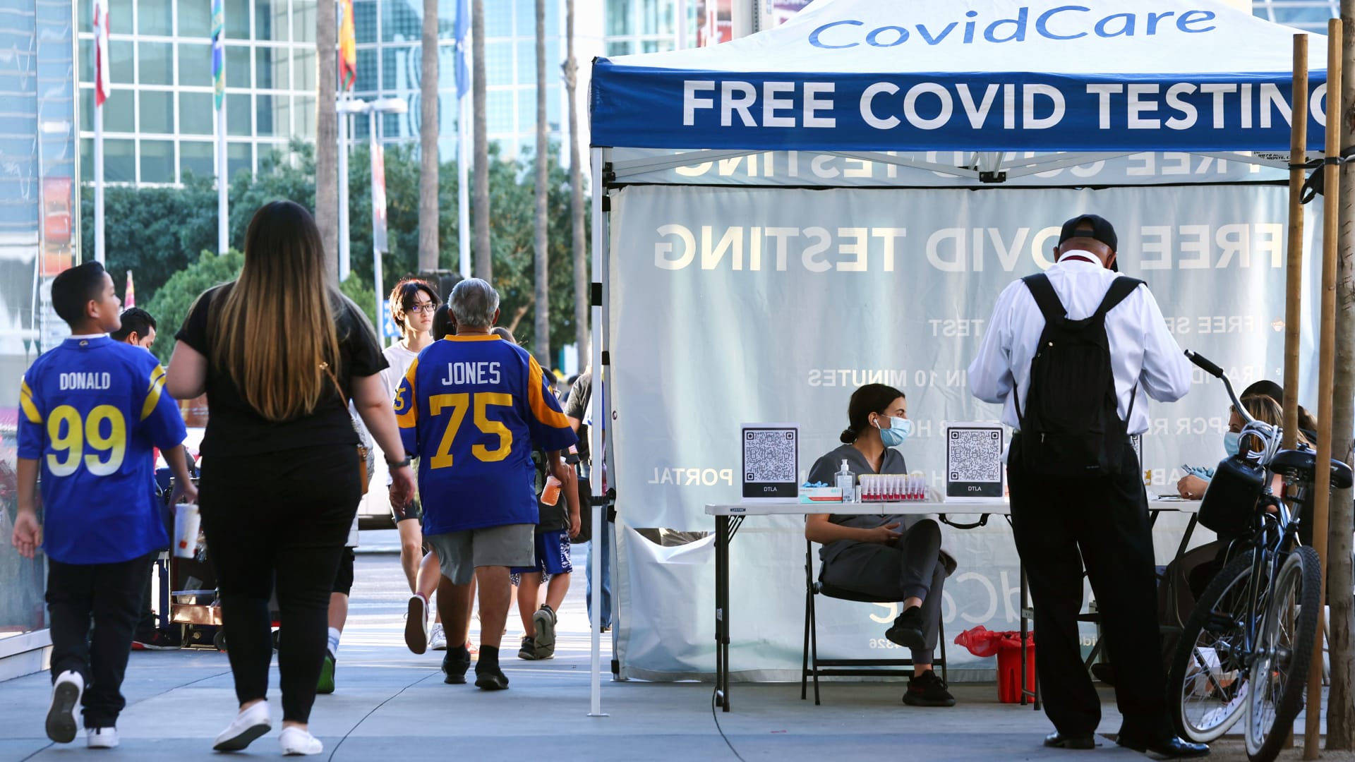 Free Covid testing outside the Los Angeles Convention Center.