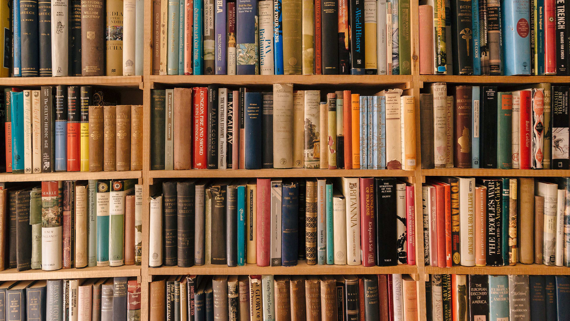 A Super Reader Who Gets Through Hundreds of Books a Year Explains How to Read Way More