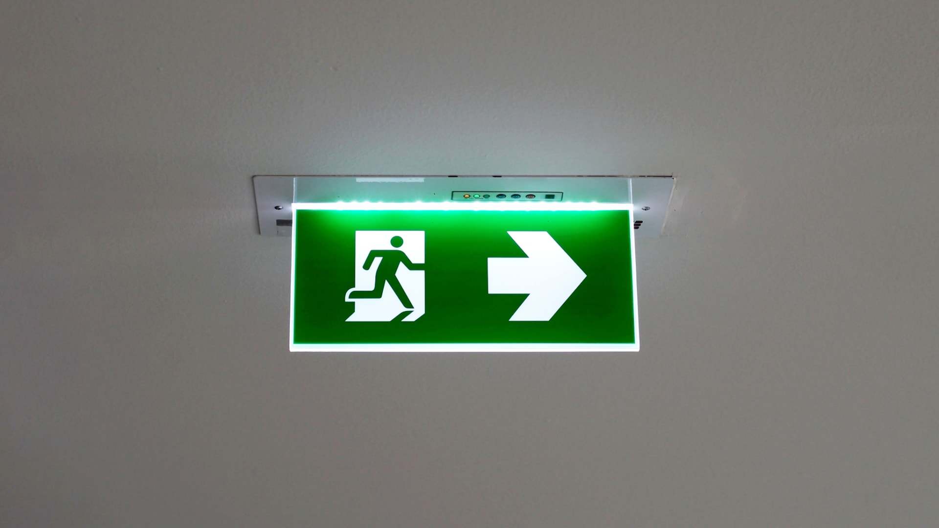 How Emotionally Intelligent People Use the 'Emergency Exit Rule' to Win Almost Every Argument