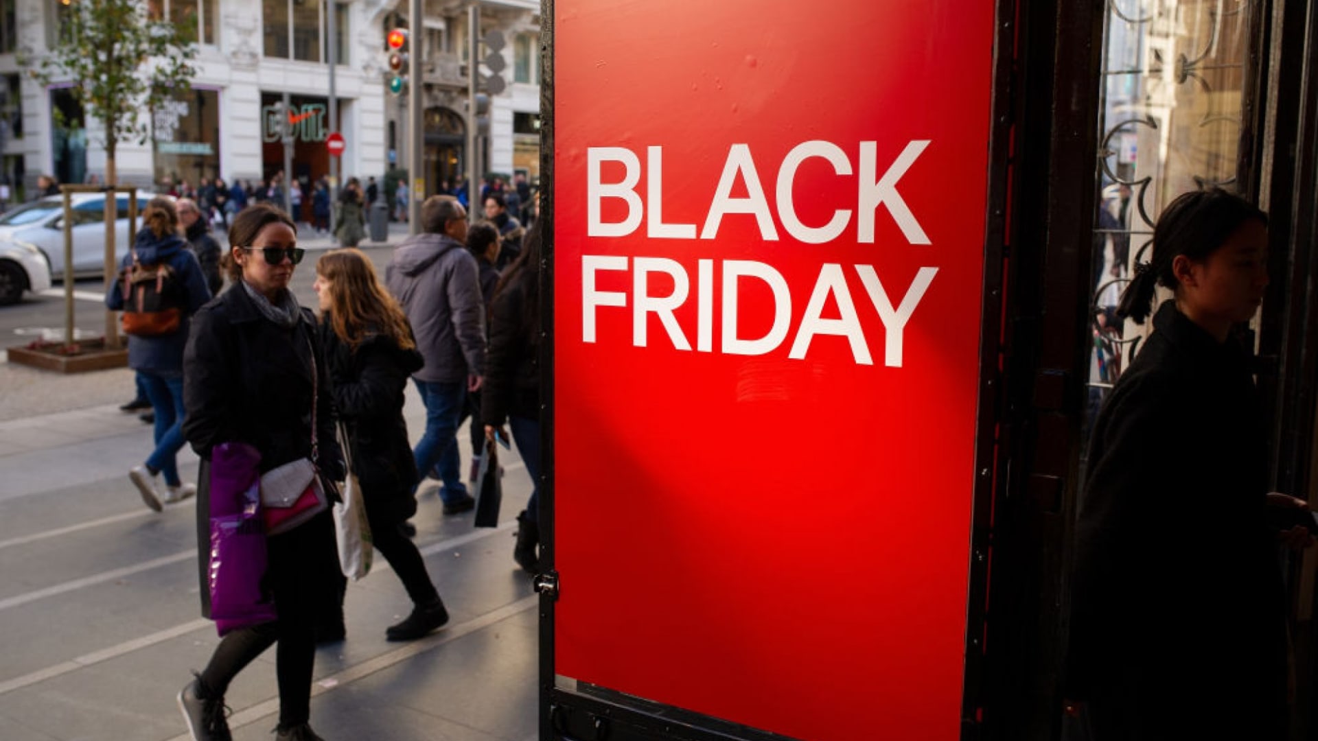 If You're Shopping Online on Black Friday, the FBI Has a Warning for You
