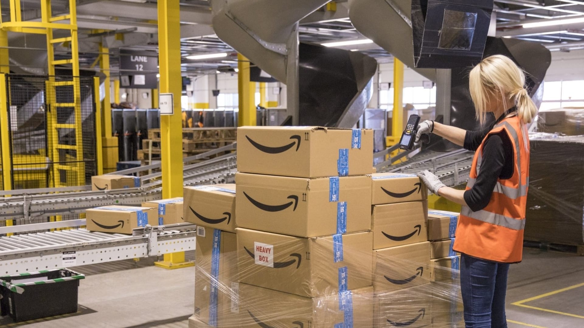 The 9 Simple Words That Made Amazon a Trillion-Dollar Company