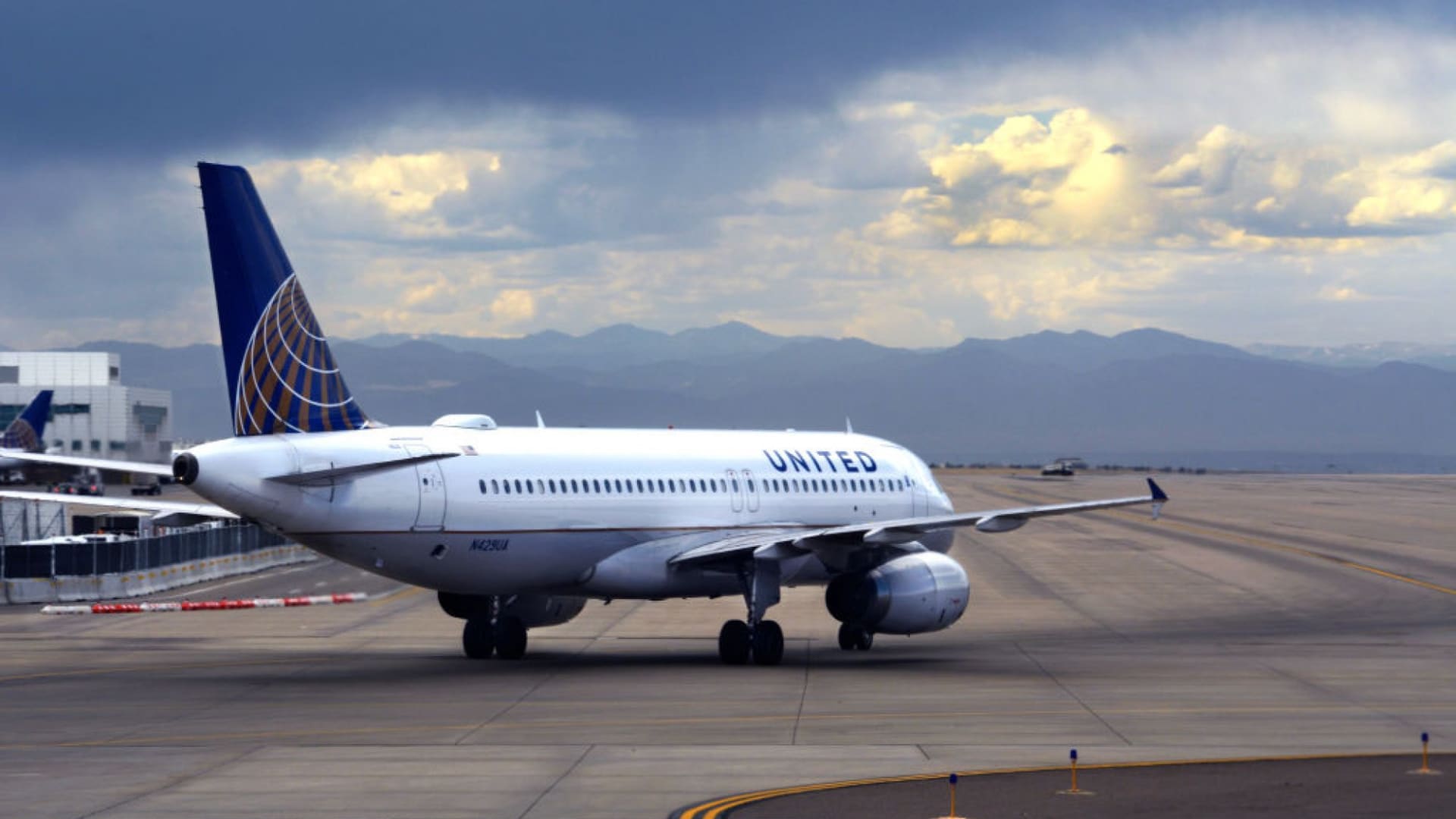 United Airlines Is Giving Away a Year of Free Flights. There's Only 1 Catch