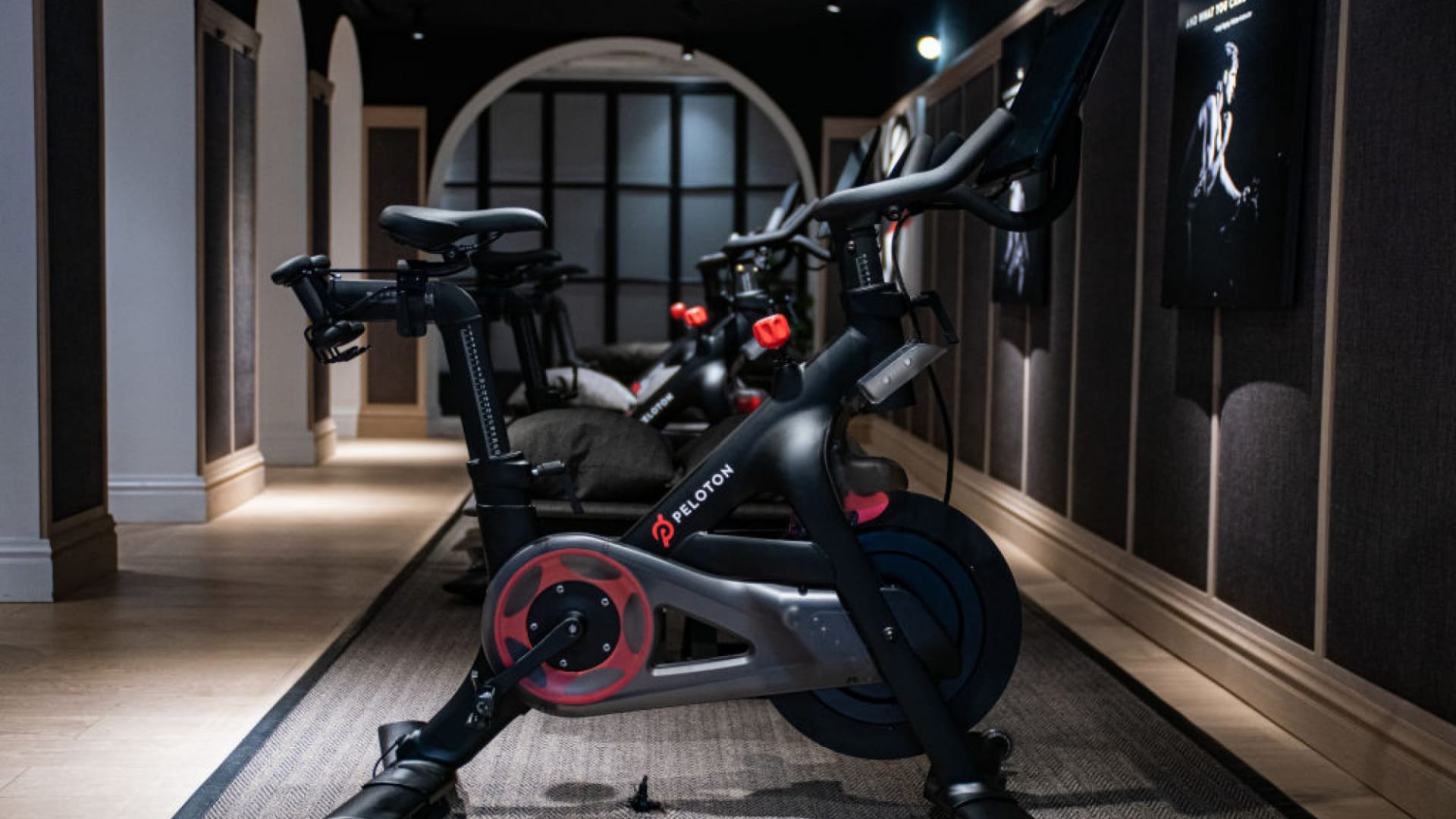 Peloton Is Having a Very Bad Week. Why Apple Should Buy the Troubled Bike-Maker