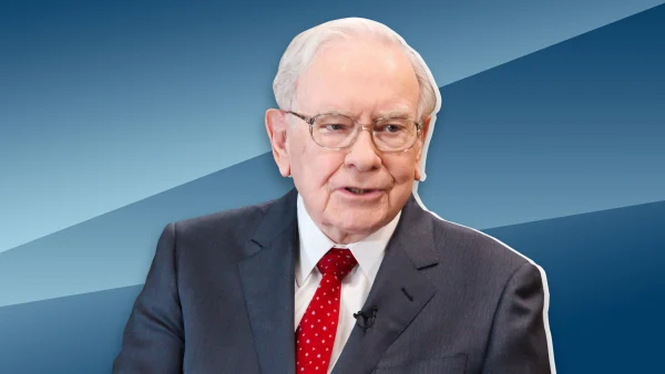 Warren Buffett Says What Separates the Doers From the Duds Boils