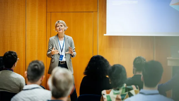 How to be a persuasive hot sale speaker
